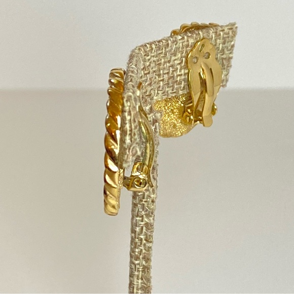 Vintage Richelieu Large Gold Tone Round Twist Rope Spiral Disk Clip On Earrings - Picture 6 of 8